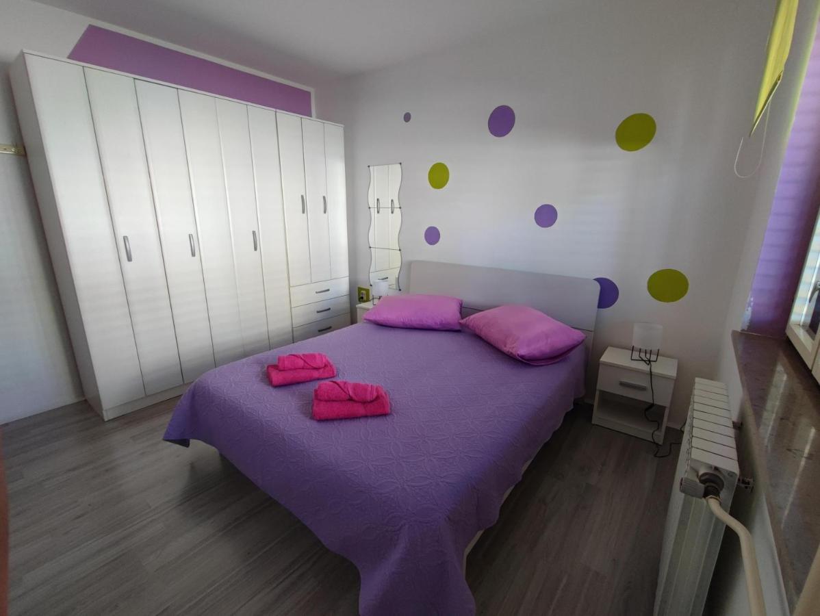 Apartment Ari Ровин Екстериор снимка
