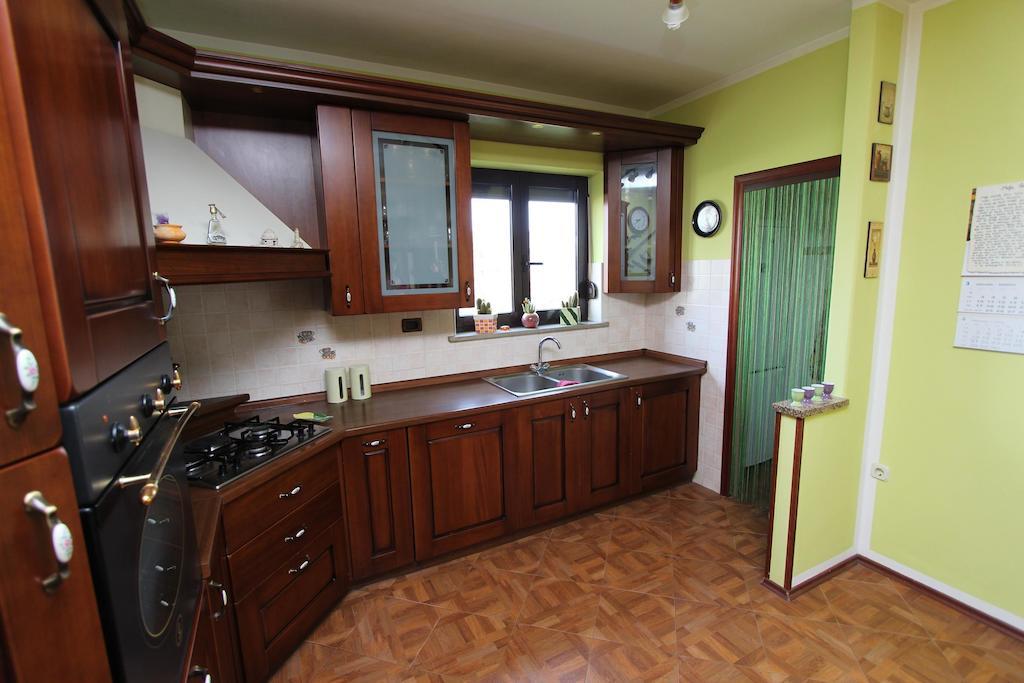 Apartment Ari Ровин Екстериор снимка